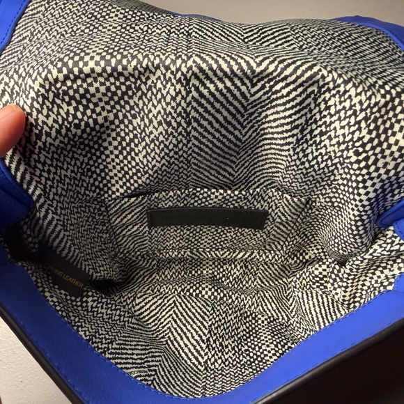 NWOT Rebecca Minkoff Bright Blue Leather Flap Crossbody Bag Clip Dust Bag - Picture 4 of 11